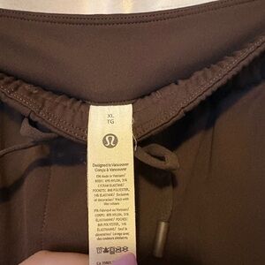 Tapered leg Mid Rise Crop 25” *Luxtreme size XL